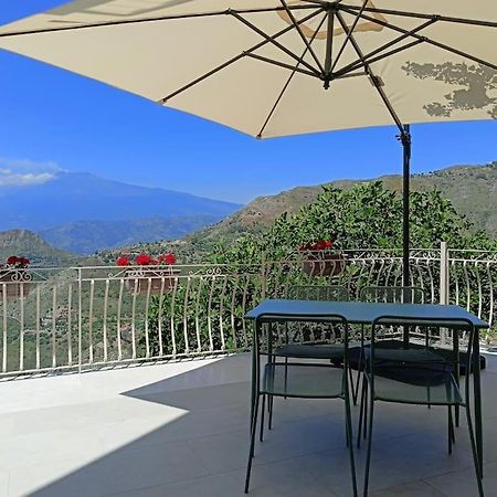 Stanza Mylai Etna View Apartment คาสเตลโมลา ภายนอก รูปภาพ