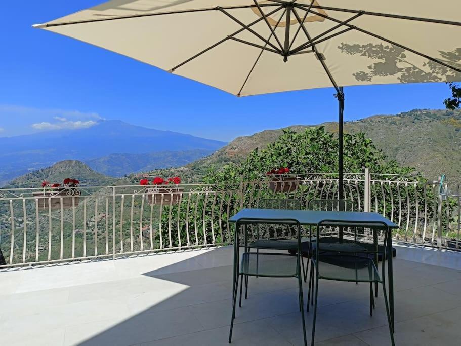 Stanza Mylai Etna View Apartment คาสเตลโมลา ภายนอก รูปภาพ
