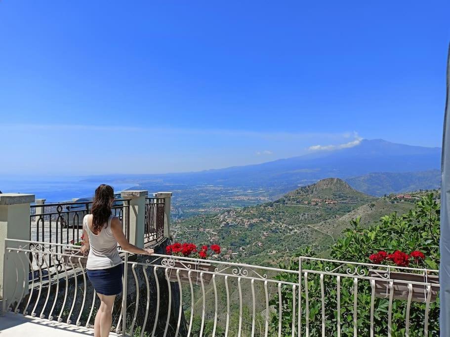 Stanza Mylai Etna View Apartment คาสเตลโมลา ภายนอก รูปภาพ