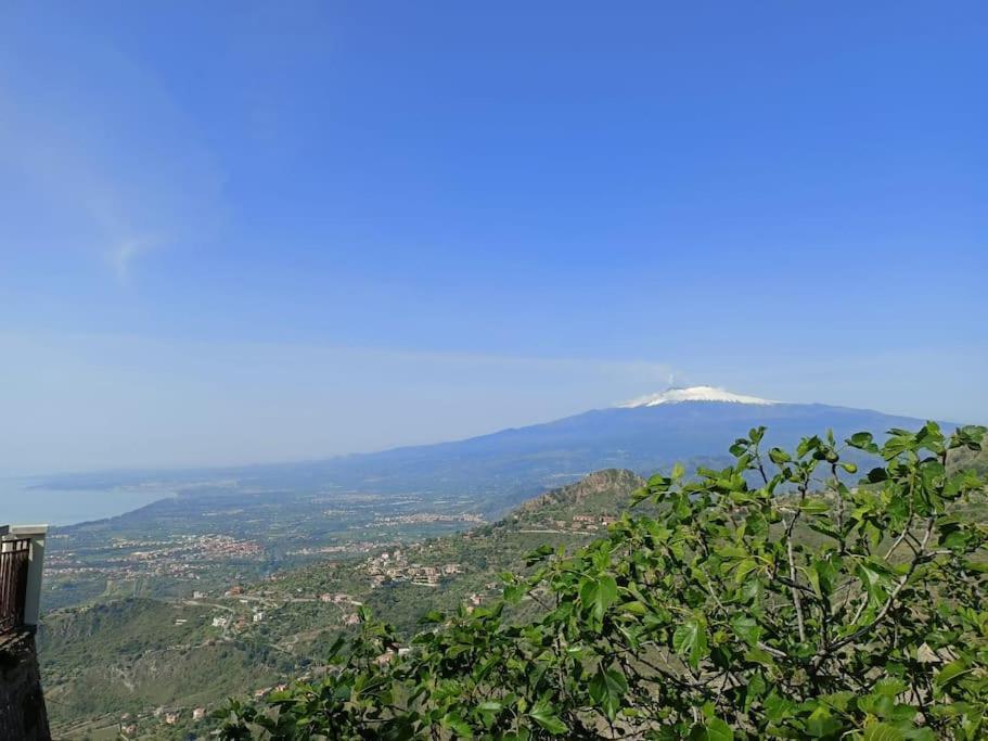 Stanza Mylai Etna View Apartment คาสเตลโมลา ภายนอก รูปภาพ